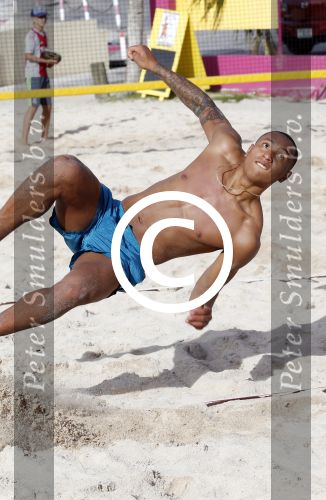 Curacao, 27 December 2015
Jean Paul Boetius (FC Basel) samen met Kenny Tete (Ajax), Terence Kongolo (Feyenoord), Rodney Kongolo (Manchester City) en Jody Lukoki (SC Cambuur) op het strand aan het voetballen