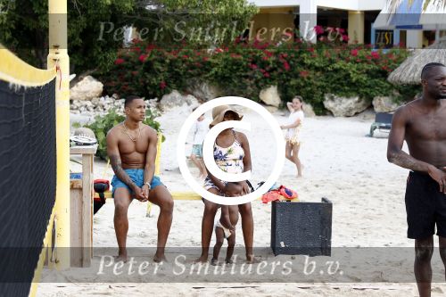 Curacao, 27 December 2015
Jean Paul Boetius (FC Basel) samen met Kenny Tete (Ajax), Terence Kongolo (Feyenoord), Rodney Kongolo (Manchester City) en Jody Lukoki (SC Cambuur) op het strand aan het voetballen
