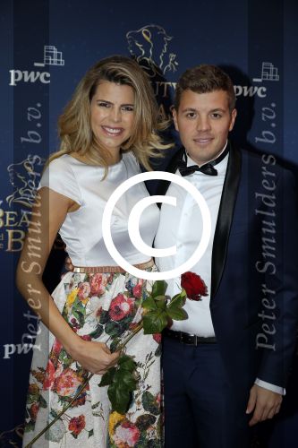 Scheveningen 13 december 2015
Premiere Beauty & the beast in het circustheater.
Jaap Reesema en zijn zwangere vriendin Kim Kotter