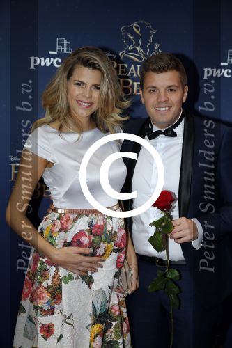 Scheveningen 13 december 2015
Premiere Beauty & the beast in het circustheater.
Jaap Reesema en zijn zwangere vriendin Kim Kotter