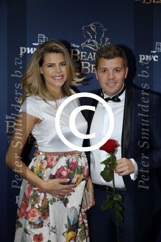 Scheveningen 13 december 2015
Premiere Beauty & the beast in het circustheater.
Jaap Reesema en zijn zwangere vriendin Kim Kotter