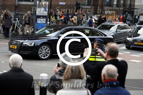Amsterdam 2 december 2015
Koninklijke Familie bij uitreiking Prins Claus Prijs 2015 in het Koninklijk Paleis op de Dam. De Prins Claus Prijzen worden door het Prins Claus Fonds voor Cultuur en Ontwikkeling sinds 1997 jaarlijks toegekend aan kunstenaars, denkers en culturele organisaties. Aanwezig Koning Willem Alexander koningin Maxima Prins Constantijn Prinses Beatrix Prinses Laurentien en Prinses Mabel