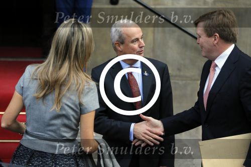 Amsterdam 2 december 2015
Koninklijke Familie bij uitreiking Prins Claus Prijs 2015 in het Koninklijk Paleis op de Dam. De Prins Claus Prijzen worden door het Prins Claus Fonds voor Cultuur en Ontwikkeling sinds 1997 jaarlijks toegekend aan kunstenaars, denkers en culturele organisaties. Aanwezig Koning Willem Alexander koningin Maxima Prins Constantijn Prinses Beatrix Prinses Laurentien en Prinses Mabel