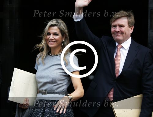 Amsterdam 2 december 2015
Koninklijke Familie bij uitreiking Prins Claus Prijs 2015 in het Koninklijk Paleis op de Dam. De Prins Claus Prijzen worden door het Prins Claus Fonds voor Cultuur en Ontwikkeling sinds 1997 jaarlijks toegekend aan kunstenaars, denkers en culturele organisaties. Aanwezig Koning Willem Alexander koningin Maxima Prins Constantijn Prinses Beatrix Prinses Laurentien en Prinses Mabel