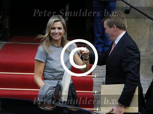 Amsterdam 2 december 2015
Koninklijke Familie bij uitreiking Prins Claus Prijs 2015 in het Koninklijk Paleis op de Dam. De Prins Claus Prijzen worden door het Prins Claus Fonds voor Cultuur en Ontwikkeling sinds 1997 jaarlijks toegekend aan kunstenaars, denkers en culturele organisaties. Aanwezig Koning Willem Alexander koningin Maxima Prins Constantijn Prinses Beatrix Prinses Laurentien en Prinses Mabel