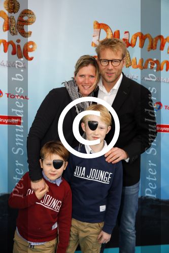Amsterdam 6 december 2015
Premiere Dummie de Mummie in theater Amsterdam.
Leo Alkemade met vrouw en kinderen