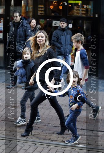 Amsterdam 17 januari 2016
Premiere Woezel en Pip in Tuschinski. Dinand en Lucy Woesthoff met hun kinderen