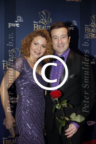 Scheveningen 13 december 2015
Premiere Beauty & the beast in het circustheater.
Maaike Widdershoven met man