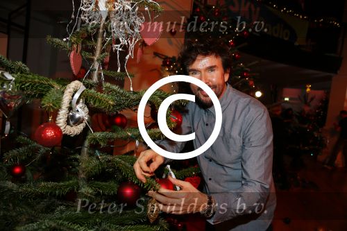 Hilversum 7 december 2015
Event Sky radio met kerstboom. De olgende bn ers doe mee.
 Xander de BuisonjÃ© & Sharon Doorson (dance4life), Barry Atsma (Diabetes Fonds) & Do (Stichting DON), Mari van de Ven & Dyanne Beekman (Hartstichting), Beau Schneider & Ruud Feltkamp (KWF Kankerbestrijding), Roel van Velzen & Roos MoggrÃ© (MasterPeace), Anouk Smulders & ManuÃ«la Kemp (Ruby and Rose), Ellen ten Damme & Henk Schiffmacher (Stichting Vluchteling), Bartho Braat & Lone van Roosendaal (Trombosestichting) en Danny de Munk & Vivian Reijs (Voedselbanken Nederland).
Vakjury
De vakjury bestaat dit jaar uit voorzitter Nance Coolen (presentatrice en winnares van CTFC 2014), Fred van Leer (kledingstylist en presentator) en Pascal Koeleman (ondernemer en jurylid van SBS 6\' Hollands Beste Bloemstylis