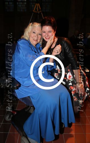 Tilburg, 27 December 2015
Laatste concert van Marie-Cecile Moerdijk hier samen op de foto met Simone v d Eertwegh