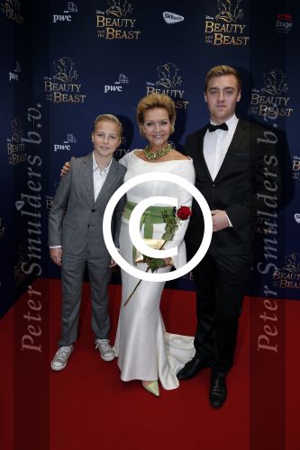Scheveningen 13 december 2015
Premiere Beauty & the beast in het circustheater.
Mariska v Kolck met zoons