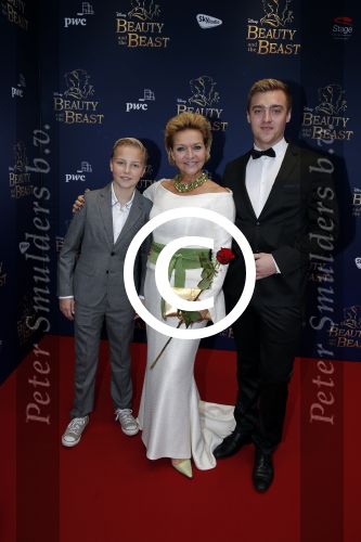 Scheveningen 13 december 2015
Premiere Beauty & the beast in het circustheater.
Mariska v Kolck met zoons