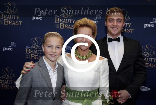 Scheveningen 13 december 2015
Premiere Beauty & the beast in het circustheater.
Mariska v Kolck met zoons
