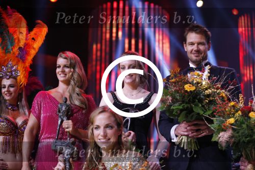 Amsterdam 15 december 2015
Sportgala/ sportverkiezing sportman en sportvrouw van het jaar in de Rai.Winnaars bij elkaar - Sportvrouw Dafne Schippers, Talent Marrit Steenbergen, rolstoeltennisster Jiske Griffioen, coach Bart Bennema, oevreu winnaar Joop Zoetemelk, sportploeg Beachvolleybalduo Reinder Nummerdor- Christiaan Varenhorst en sportman Sjinkie Knegt