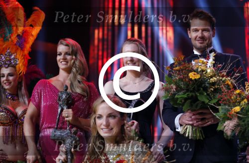 Amsterdam 15 december 2015
Sportgala/ sportverkiezing sportman en sportvrouw van het jaar in de Rai.Winnaars bij elkaar - Sportvrouw Dafne Schippers, Talent Marrit Steenbergen, rolstoeltennisster Jiske Griffioen, coach Bart Bennema, oevreu winnaar Joop Zoetemelk, sportploeg Beachvolleybalduo Reinder Nummerdor- Christiaan Varenhorst en sportman Sjinkie Knegt