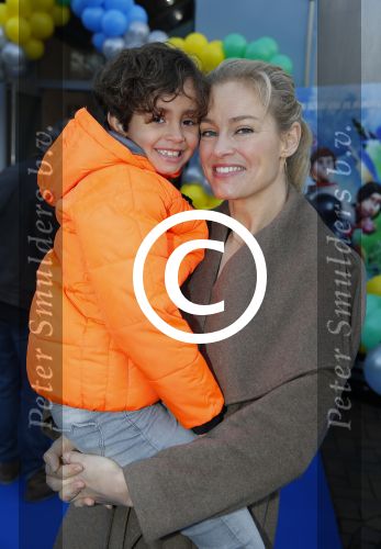 Amsterdam 10 januari 2016
Premiere race naar de maan in pathe arena.
Marit v Bohemen met zoon