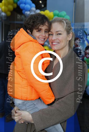 Amsterdam 10 januari 2016
Premiere race naar de maan in pathe arena.
Marit v Bohemen met zoon