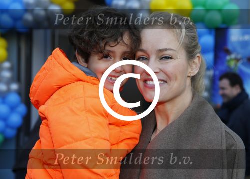 Amsterdam 10 januari 2016
Premiere race naar de maan in pathe arena.
Marit v Bohemen met zoon