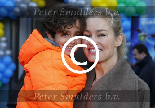 Amsterdam 10 januari 2016
Premiere race naar de maan in pathe arena.
Marit v Bohemen met zoon