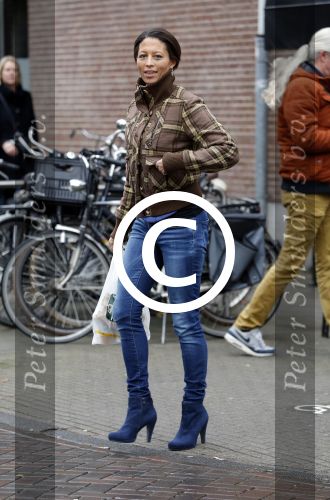 Amsterdam 11 december 2015
Maureen du toit doet boodschappen in amsterdam zuid.