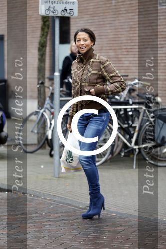 Amsterdam 11 december 2015
Maureen du toit doet boodschappen in amsterdam zuid.