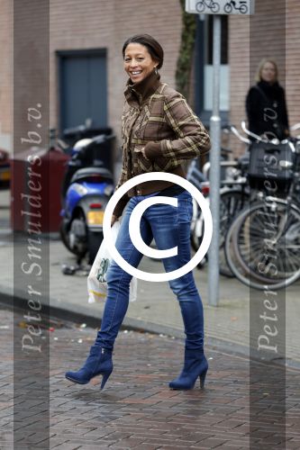 Amsterdam 11 december 2015
Maureen du toit doet boodschappen in amsterdam zuid.