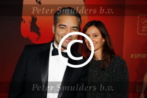 Amsterdam 15 december 2015
Sportgala/ sportverkiezing sportman en sportvrouw van het jaar in de Rai.
Sanne en Lieke Wevers met hun oudersMaurice Ridder met een collega