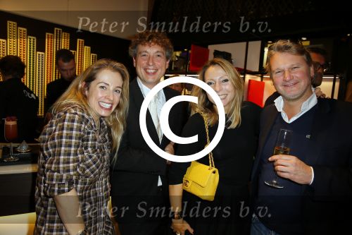 Amsterdam 3 december 2015
Opening nespresso boutique.
Maaike Dorsteen Robert Heukels en May-britt Mobach met man Ewart v d Horst