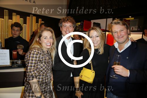 Amsterdam 3 december 2015
Opening nespresso boutique.
Maaike Dorsteen Robert Heukels en May-britt Mobach met man Ewart v d Horst