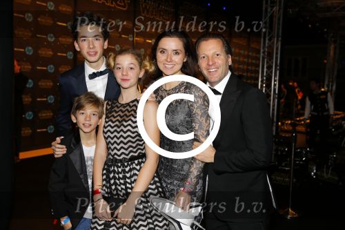 Amsterdam 15 december 2015
Premiere Star wars in het amsterdam theater.
Michiel Mol met Marlous Mens en kinderen