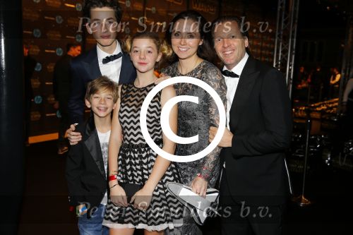 Amsterdam 15 december 2015
Premiere Star wars in het amsterdam theater.
Michiel Mol met Marlous Mens en kinderen
