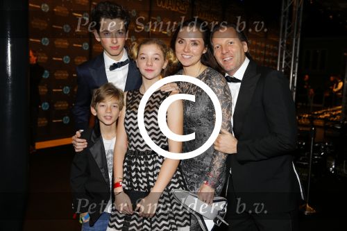 Amsterdam 15 december 2015
Premiere Star wars in het amsterdam theater.
Michiel Mol met Marlous Mens en kinderen