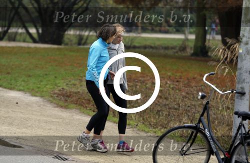 Amsterdam 7 december 2015
Mieke v d Weij hard aan het lopen in het vondelpark.