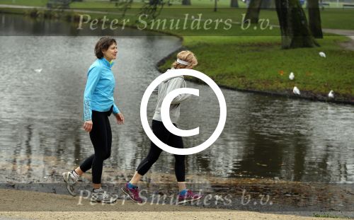 Amsterdam 7 december 2015
Mieke v d Weij hard aan het lopen in het vondelpark.