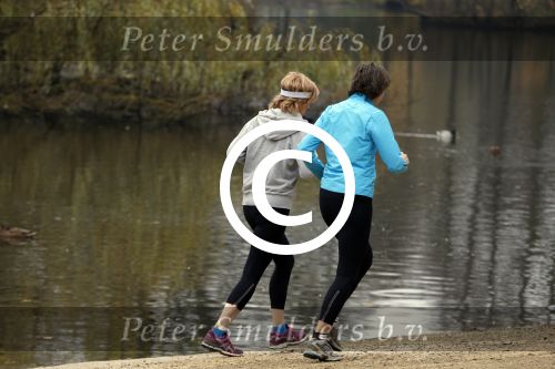 Amsterdam 7 december 2015
Mieke v d Weij hard aan het lopen in het vondelpark.