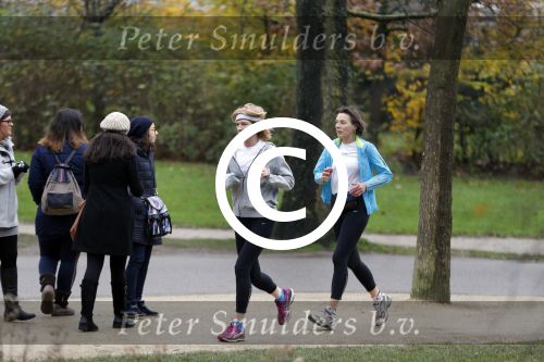 Amsterdam 7 december 2015
Mieke v d Weij hard aan het lopen in het vondelpark.