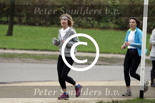 Amsterdam 7 december 2015
Mieke v d Weij hard aan het lopen in het vondelpark.