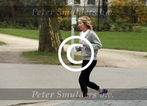 Amsterdam 7 december 2015
Mieke v d Weij hard aan het lopen in het vondelpark.