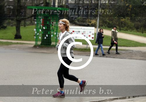 Amsterdam 7 december 2015
Mieke v d Weij hard aan het lopen in het vondelpark.
