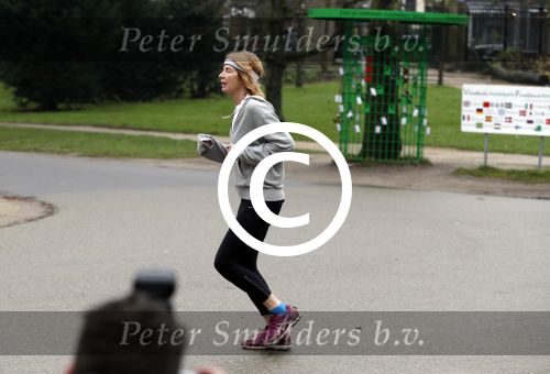 Amsterdam 7 december 2015
Mieke v d Weij hard aan het lopen in het vondelpark.