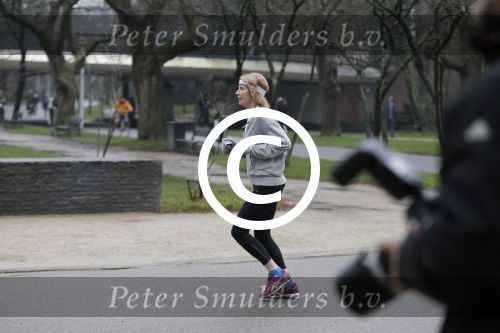 Amsterdam 7 december 2015
Mieke v d Weij hard aan het lopen in het vondelpark.