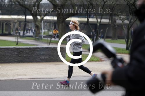 Amsterdam 7 december 2015
Mieke v d Weij hard aan het lopen in het vondelpark.