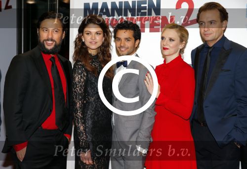 Amsterdam 14 december 2015
Premiere manneharten 2 in het nieuwe de la mar theater met als cast,
Barry Atsma Daan Schuurmans Jeroen Spitzenberger Fabian JansenMingus Dagelet Katja Herbers Hadewych Minis Jelka v Houten Liliana de Vries Maartje v d Wetering Barbara Sloesen Bo Maerten en Annick Boer.