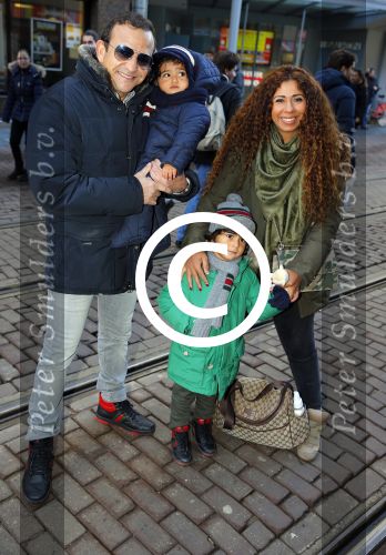 Amsterdam 17 januari 2016
Premiere Woezel en Pip in Tuschinski. Najib Amhali met zijn vrouw Niama en hun kinderen
