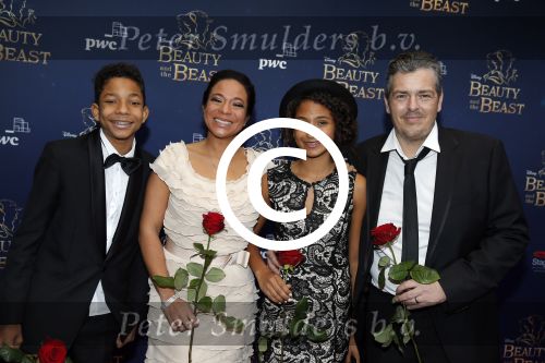 Scheveningen 13 december 2015
Premiere Beauty & the beast in het circustheater.
Nurlaila met man en kinderen