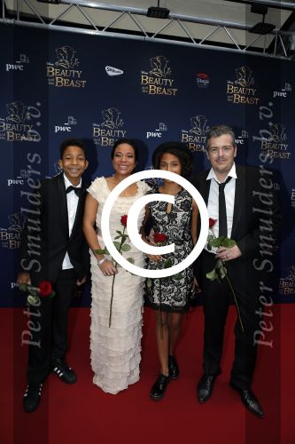Scheveningen 13 december 2015
Premiere Beauty & the beast in het circustheater.
Nurlaila met man en kinderen