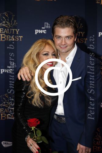 Scheveningen 13 december 2015
Premiere Beauty & the beast in het circustheater.
Patricia Paay met vriend Maurice