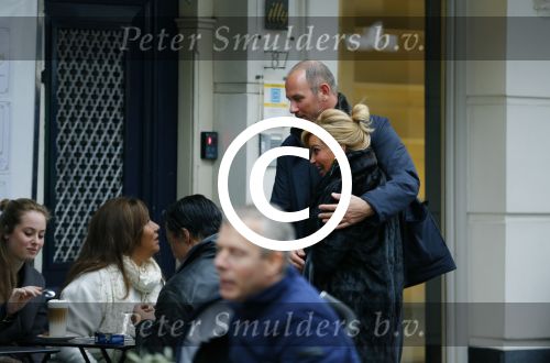 Amsterdam 9 januari 2016
Patty Brard op terras op de pc hooftstraat in gesprek met Connie Breukhoven en haar vriend Eugene v Dun