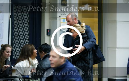 Amsterdam 9 januari 2016
Patty Brard op terras op de pc hooftstraat in gesprek met Connie Breukhoven en haar vriend Eugene v Dun