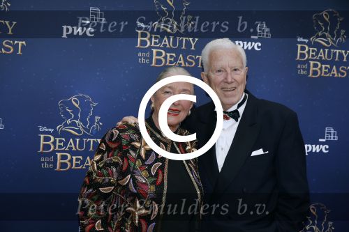 Scheveningen 13 december 2015
Premiere beauty and the beast met castleden oa Anouk Maas Freek Bartels Edwin Jonker Tony Neef Hugo Haenen en Loeki Knol.
Premiere vond plaats in het circustheater. Albert Verlinde is producent.
Paul v Gorcum met zijn vrouw Lenie